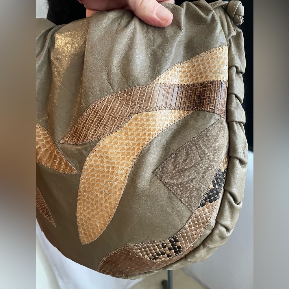 Vintage Cynthia Lockhart leather crossbody bag w snakeskin details - Picture 5 of 13